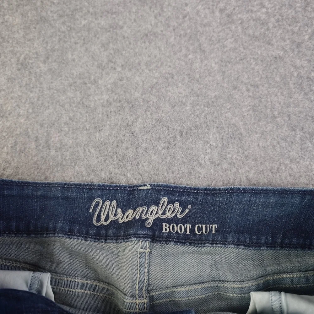Wrangler Bootcut Jeans Women's 32x34 Blue Medium Wash Mid Rise Stretch 11X34